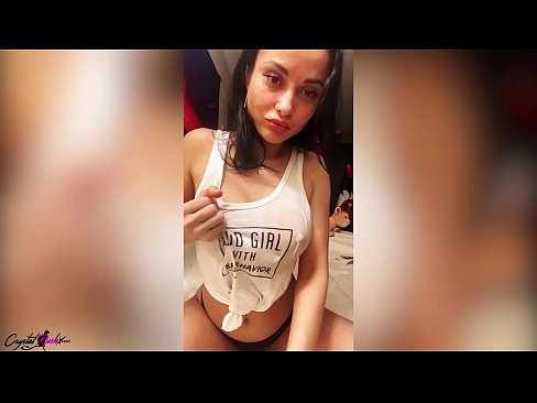 ❤️ En fyllig söt kvinna som avrunkade sin fitta och smekte sina enorma bröst i en våt T-shirt ️❌ Fucking at us ❌❤