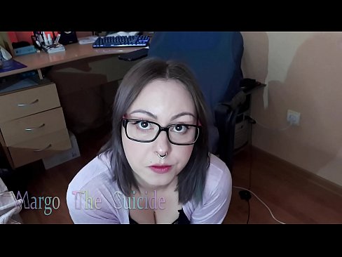 ❤️ Sexig tjej med glasögon suger Dildo djupt på kamera ️❌ Fucking at us ❌❤